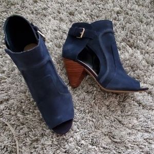RePOSH Blue Suede Booties